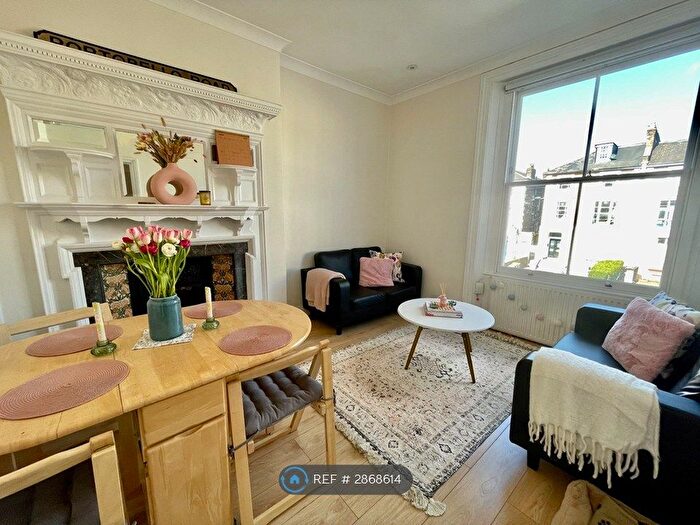 3 Bedroom Flat To Rent In Camden Road, London, NW1