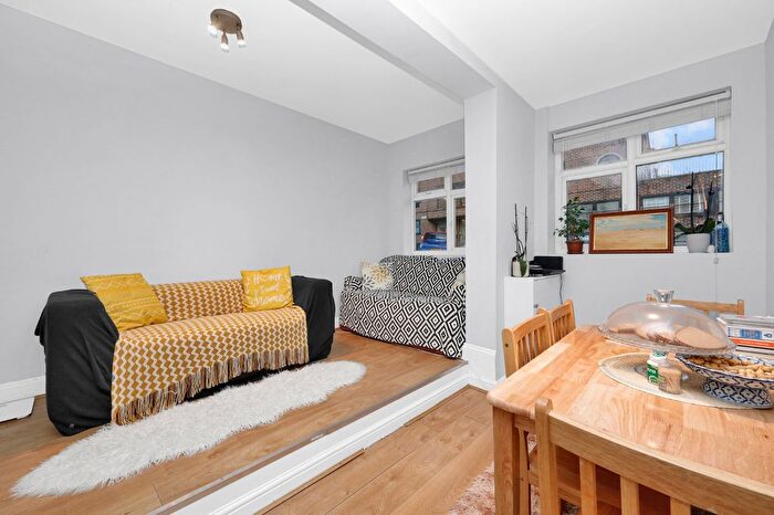 2 Bedroom Flat To Rent In Torriano Avenue, Kentish Town, NW5