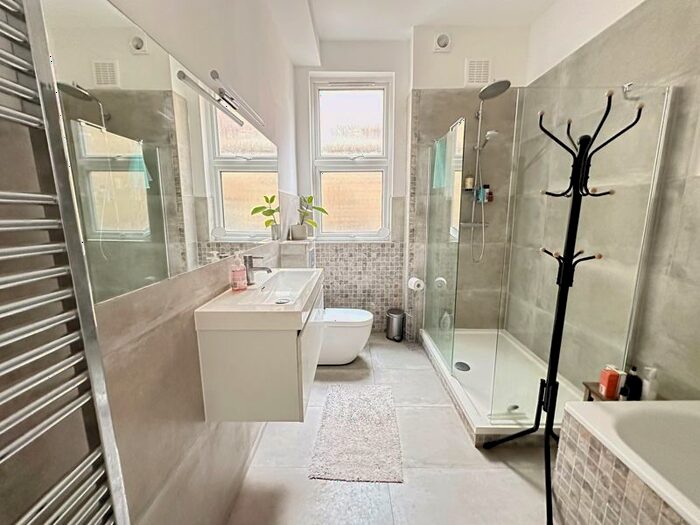 5 Bedroom Semi-Detached House To Rent In Norwich Road, London, E7