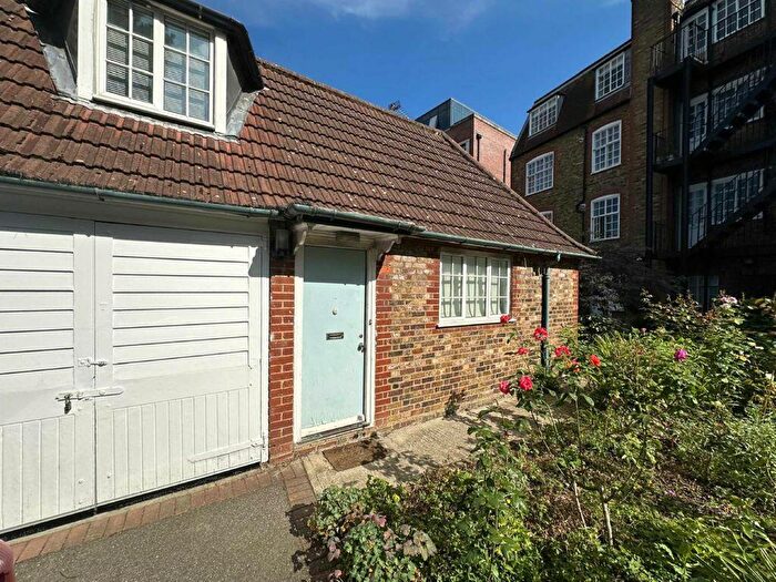 1 Bedroom House To Rent In Fortis Green, London, N10