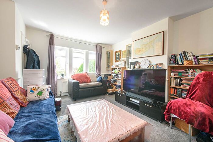 3 Bedroom Semi-detached House For Sale In Trinder Road, Barnet, EN5
