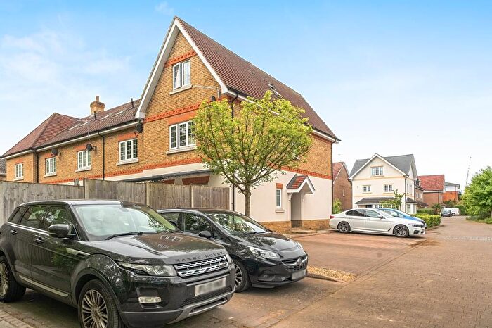 4 Bedroom End Of Terrace House For Sale In Maidenhead, Berkshire, SL6