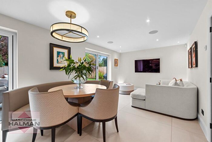 3 Bedroom Detached House For Sale In York Crescent, Wilmslow, SK9
