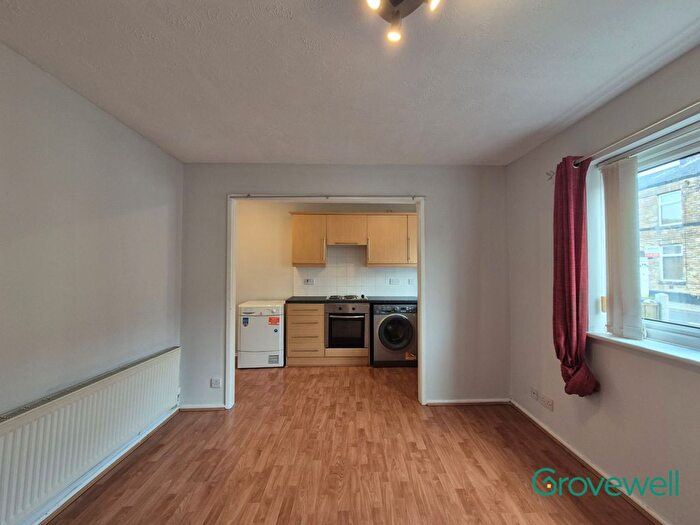 1 Bedroom Maisonette To Rent In St. Thomas Court, Bury, BL9