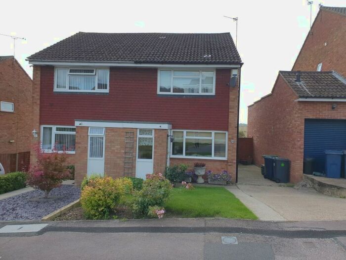 2 Bedroom Semi-Detached House To Rent In The Rise, Loudwater, HP13