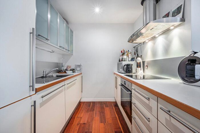 2 Bedroom Flat For Sale In Gainsborough Studios North, Poole Street, N1