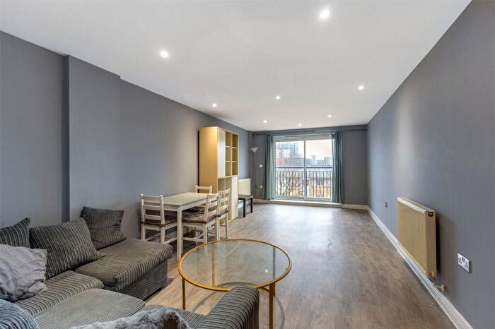 2 Bedroom Flat To Rent In Newport Avenue, London, E14
