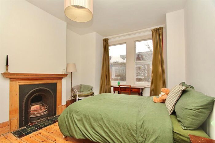 2 Bedroom Flat To Rent In Princess May Road, N16