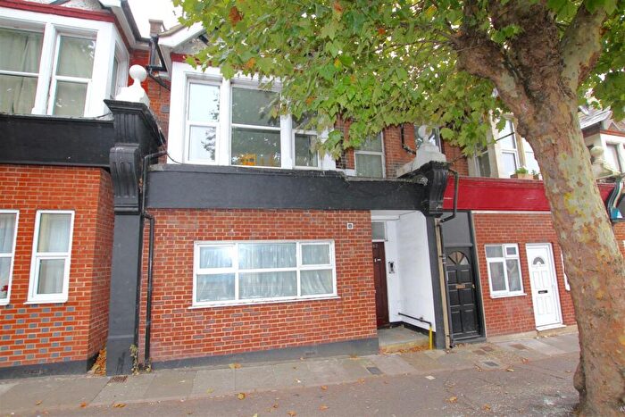1 Bedroom Flat To Rent In Station Road, Westcliff-On-Sea, SS0
