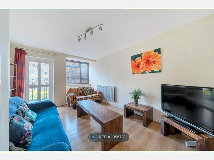 2 Bedroom Flat To Rent In Tildesley Road, London, SW15