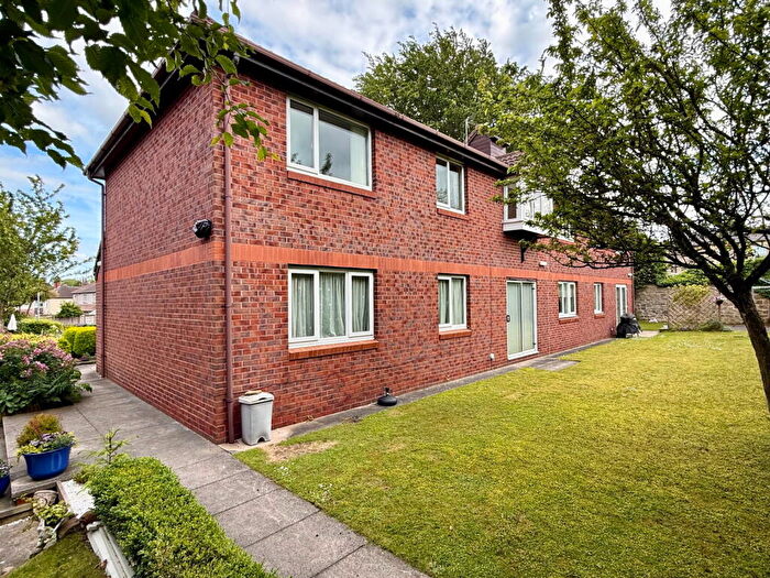 2 Bedroom Flat For Sale In Scarcroft ~ Scarcroft Court, Thorner Lane, LS14