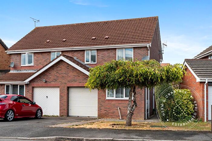 3 Bedroom Semi Detached House For Sale In Greenacres, Barry, CF63