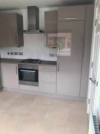 4 Bedroom Semi-Detached House To Rent In Latham Avenue, Runcorn, WA7