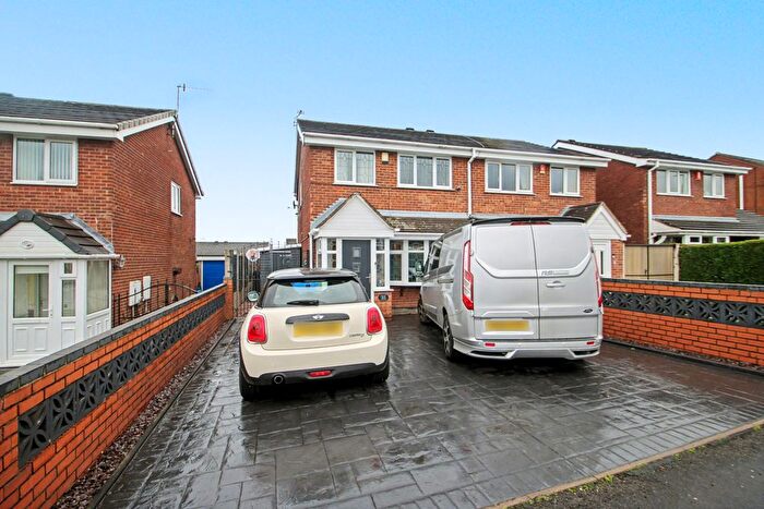 3 Bedroom Semi Detached House For Sale In Linnburn Road, Meir Hay, Stoke-On-Trent, ST3