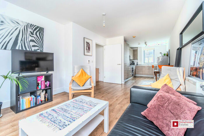 3 Bedroom Apartment To Rent In Bermuda Way, Stepney Green, East London, E1
