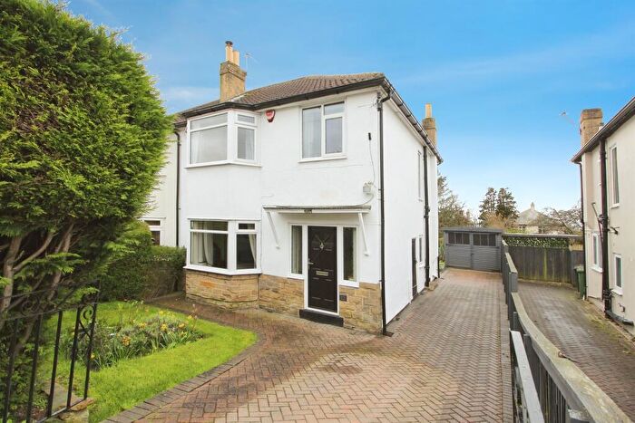 3 Bedroom Detached House For Sale In Kingsmead Drive, Leeds, LS14