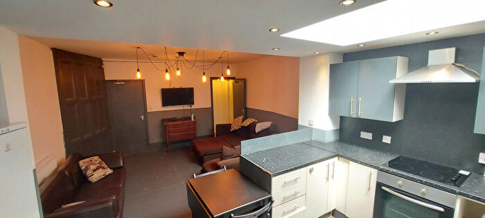 6 Bedroom Terraced House To Rent In Manor Drive, Leeds, West Yorkshire, LS6