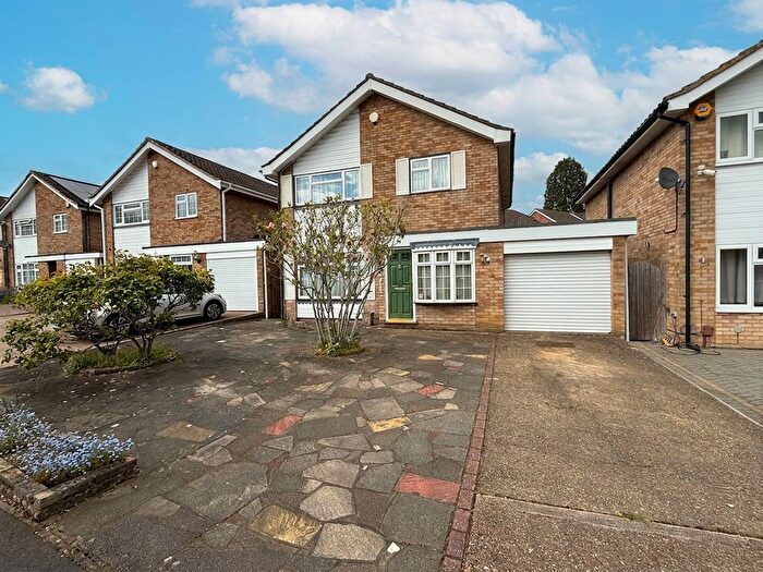 4 Bedroom Detached House For Sale In Leigh Rodd, Watford, WD19