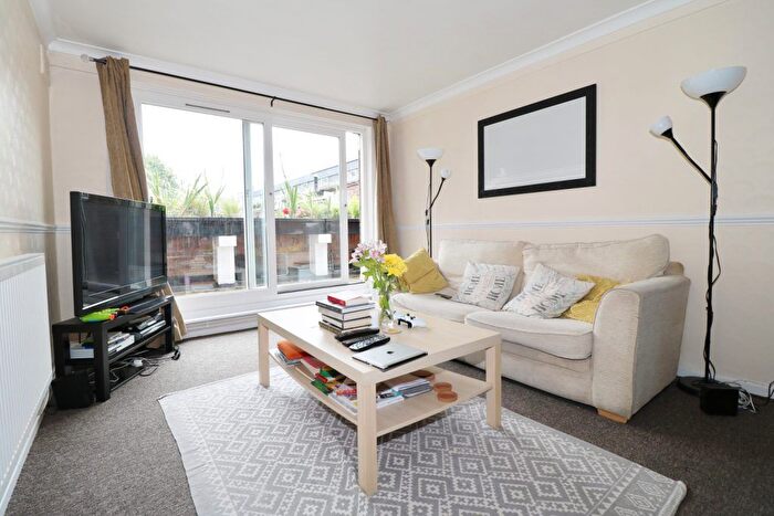 2 Bedroom Flat To Rent In Berkeley Walk, London, N7