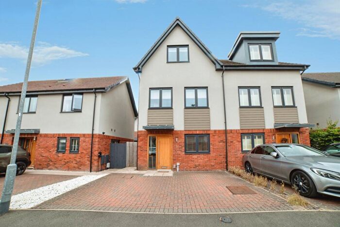 3 Bedroom Semi-Detached House For Sale In Maple Avenue, Edwinstowe, Mansfield, NG21