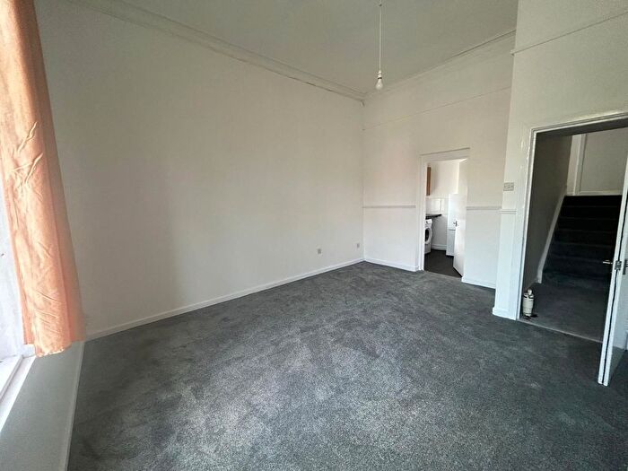 2 Bedroom Flat To Rent In The Woodlands, Birkenhead, CH41