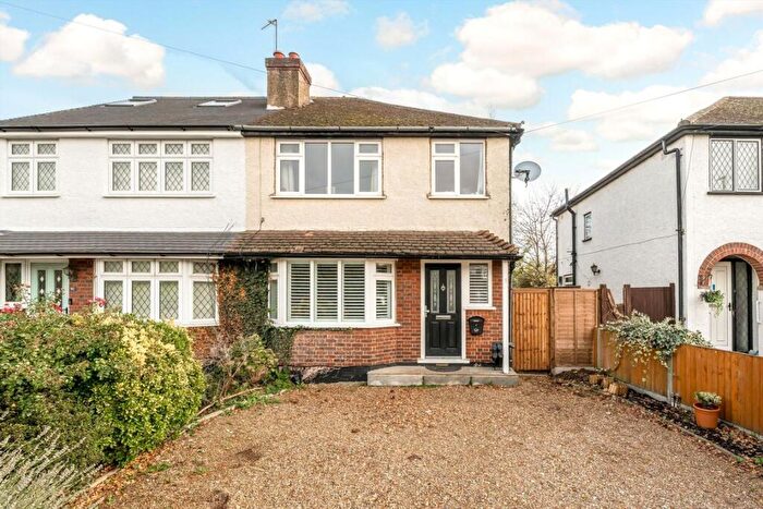 3 Bedroom House For Sale In Rydens Road, Walton-On-Thames, KT12
