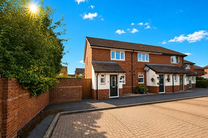 2 Bedroom End Of Terrace House For Sale In Parish Close, Ash, Surrey, GU12