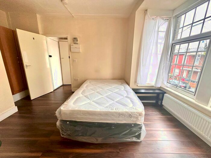 Studio To Rent In Fernlea Road, Mitcham, CR4