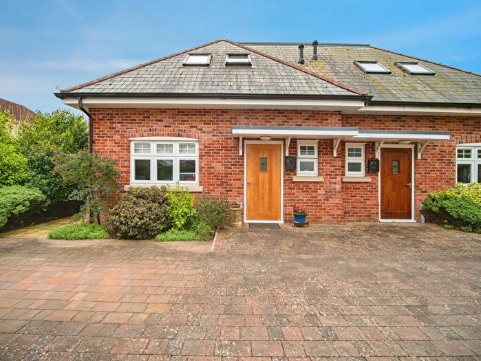 3 Bedroom Semi Detached House For Sale In London Road, Dorchester, DT1