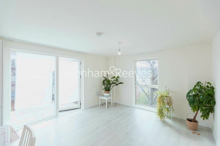 2 Bedroom Apartment To Rent In Harrow View, Harrow, HA1