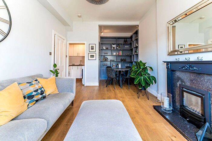 1 Bedroom Flat To Rent In Logie Green Road, Edinburgh, EH7