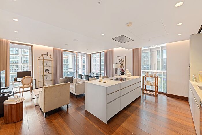 2 Bedroom Flat To Rent In Kings Gate Walk, London, Greater London, SW1E