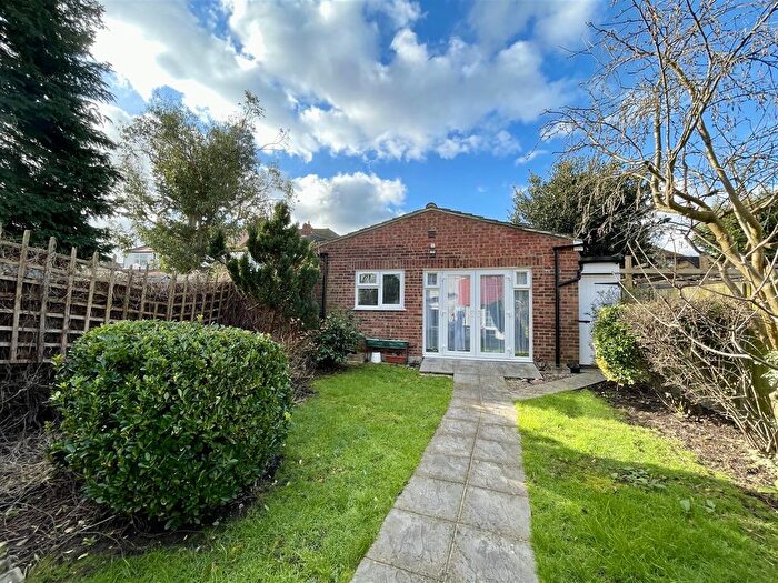 1 Bedroom Detached Bungalow To Rent In The Ridgeway, Waddon, Croydon, CR0