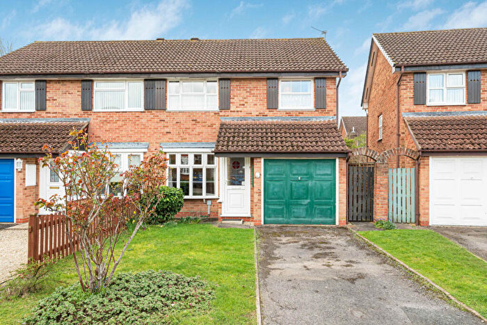 3 Bedroom Semi-Detached House For Sale In Hadland Road, Abingdon, OX14
