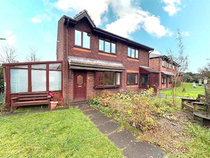 3 Bedroom Semi-Detached House For Sale In Fieldbrook Walk, Westhoughton, Bolton, BL5