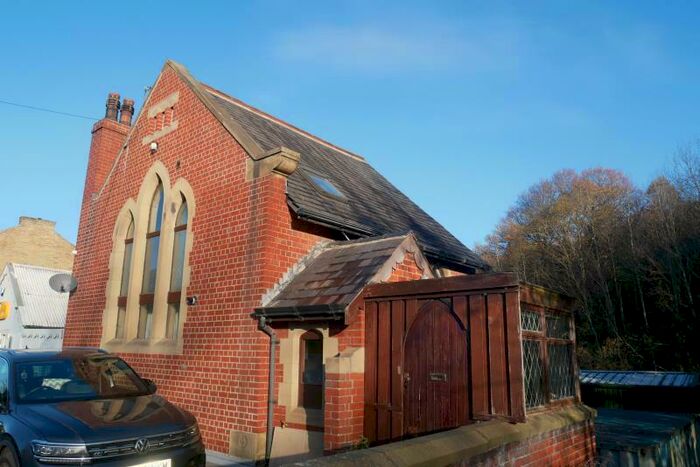 2 Bedroom Maisonette To Rent In Penistone Road, Fenay Bridge, Huddersfield, HD8