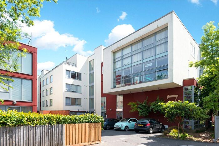 2 Bedroom Flat For Sale In Elm Grove, London, SW19