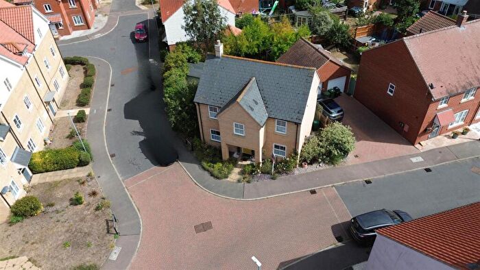 4 Bedroom Detached House For Sale In Stebbens Way, Heybridge, CM9