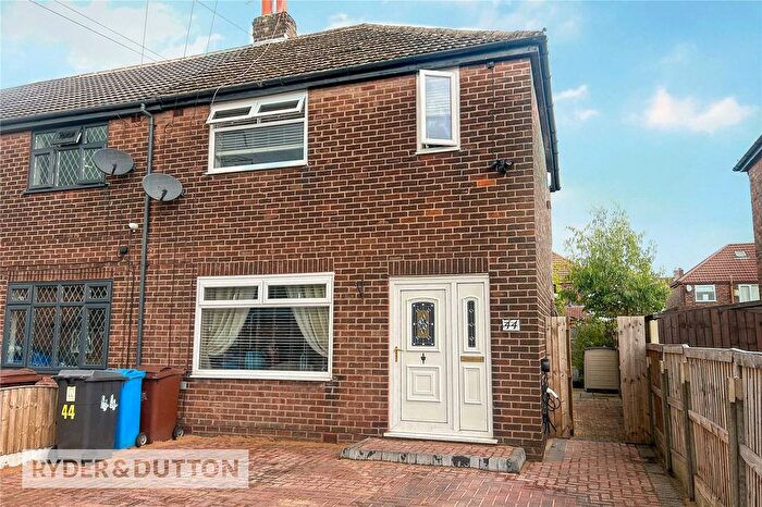 3 Bedroom End Terrace House For Sale In Kirby Avenue, Chadderton, Oldham, OL9