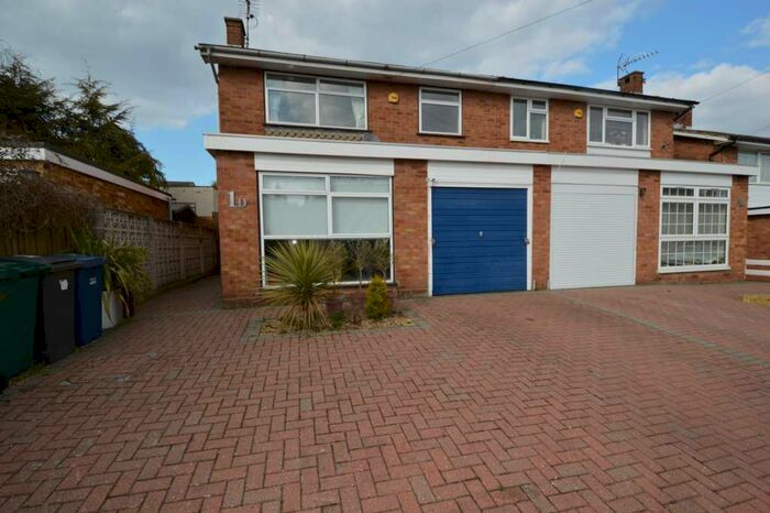 4 Bedroom Semi-Detached House To Rent In The Ridgeway, Friern Barnet, London, N11