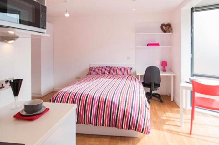 Studio For Sale In Pavillion House, St. Michaels Lane, Leeds, West Yorkshire, LS6