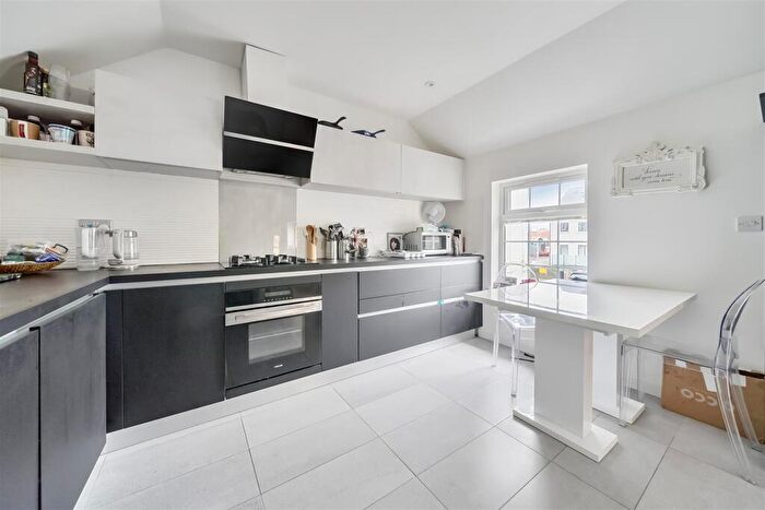 1 Bedroom Apartment For Sale In Beach Road, Westgate-On-Sea, CT8