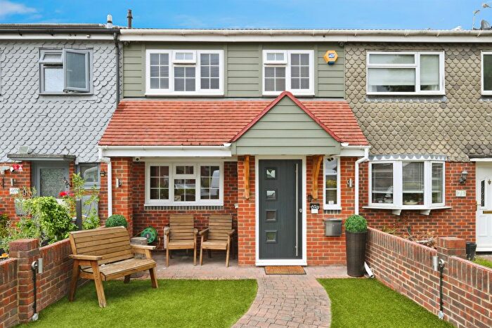 3 Bedroom Terraced House For Sale In Ditchfield Road, Hoddesdon, EN11