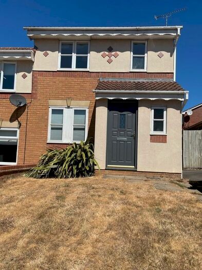 3 Bedroom Semi-Detached House To Rent In Carradale Close, Kettering, NN16