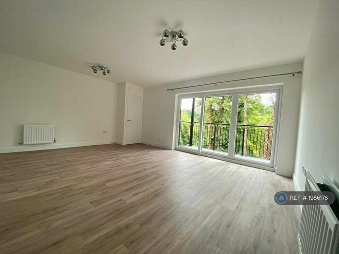 2 Bedroom Flat To Rent In Edinburgh House, Maidstone, ME14