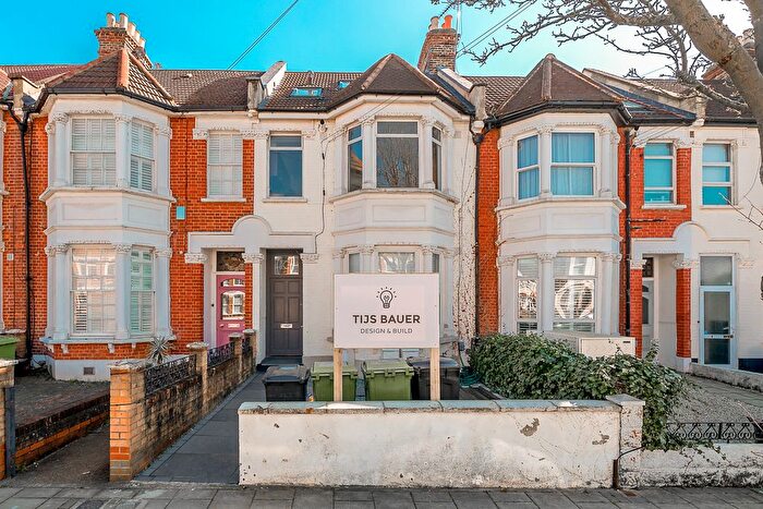 2 Bedroom Flat To Rent In Gleneagle Road, London, SW16