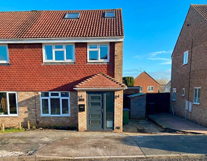 4 Bedroom Semi Detached House For Sale In Claremont Road, Hextable, Kent, BR8