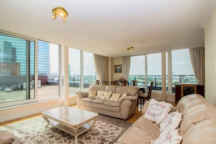 3 Bedroom Apartment To Rent In Boardwalk Place, Canary Wharf, London, E14