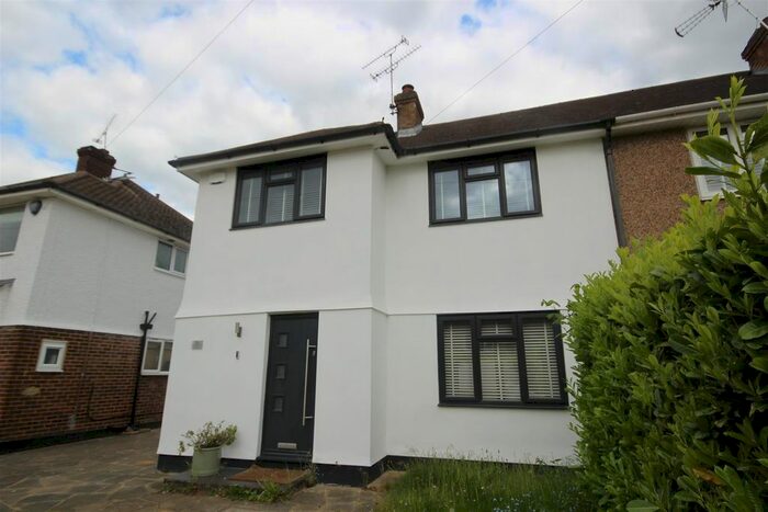 3 Bedroom Property To Rent In Abbots Close, Shenfield, Brentwood, CM15