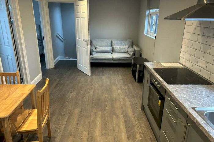 2 Bedroom Apartment To Rent In Billet Road, Walthamstow, London, E17